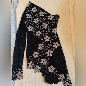 Elegant Floral Lace One-Shoulder Chemise - Black and Pink